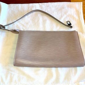 Women’s Louis Vuitton pouch with strap — lavender/gray